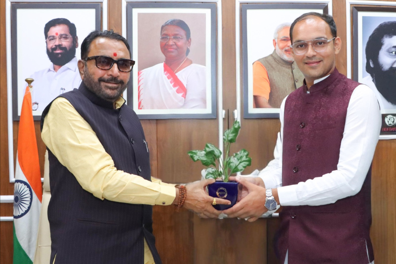 Dr. Puneet Dhawan Founder Karma Ayurveda is being felicitated by Hon’ble AYUSH Minister Shri Prataprao Jadhav